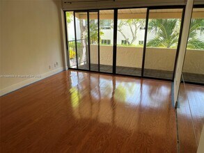 19448 NE 26th Ave in Miami, FL - Building Photo - Building Photo