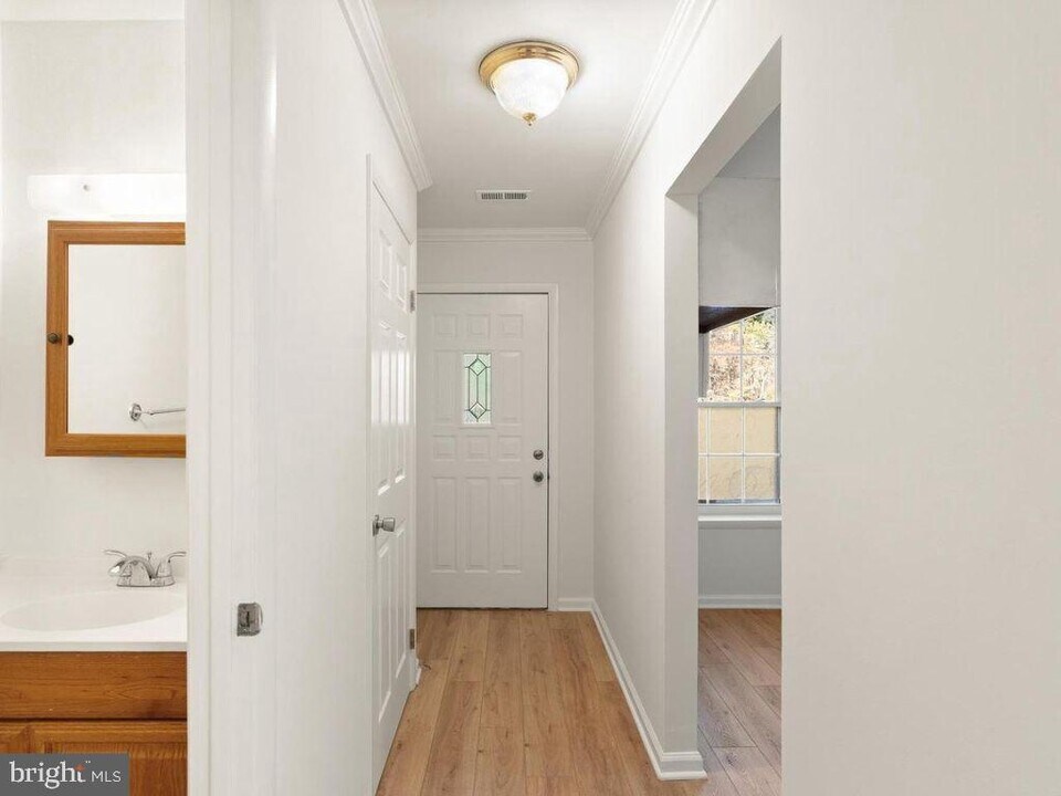 15278 Cloverdale Rd in Woodbridge, VA - Building Photo