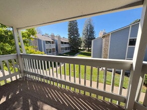 8335 E Fairmount Dr in Denver, CO - Building Photo - Building Photo