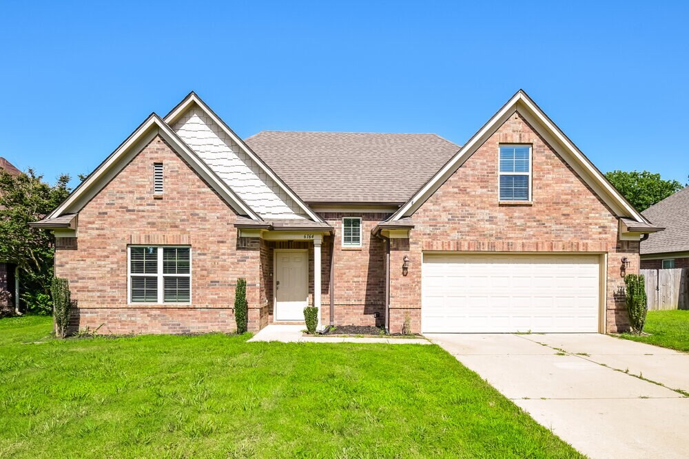 6164 Humphreys Dr in Olive Branch, MS - Building Photo
