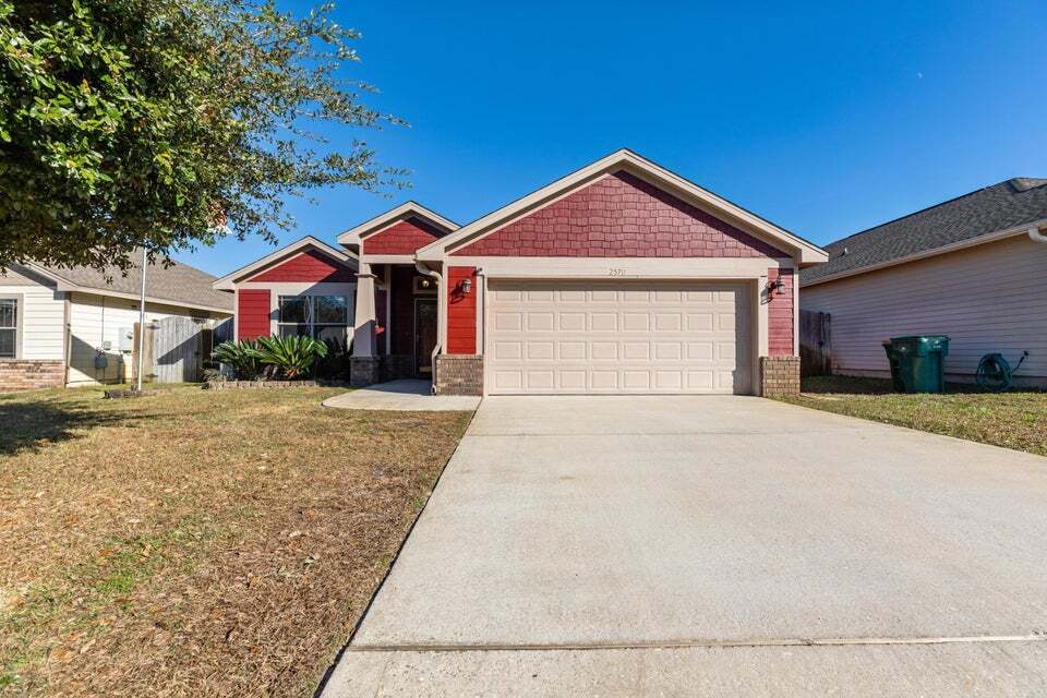 2570 Hartman Ct in Navarre, FL - Building Photo