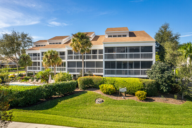 Dorset Club in Naples, FL - Building Photo - Building Photo