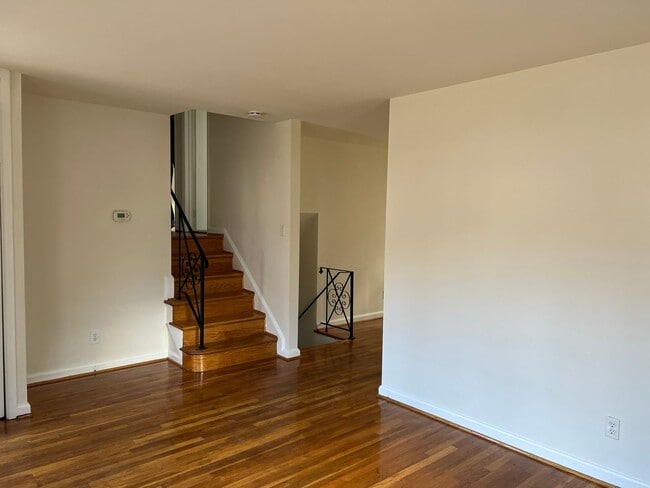 11211 Landy Ct in Kensington, MD - Building Photo - Building Photo