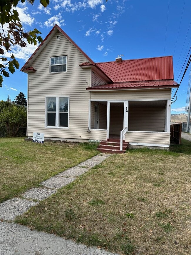 property at 124 S Walnut St