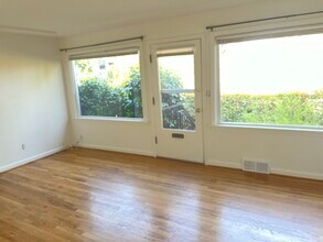 13-15 SW Bancroft St, Unit 15 in Portland, OR - Building Photo - Building Photo