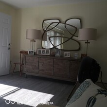 524 Laurel Lake Rd in Thiensville, WI - Building Photo - Building Photo