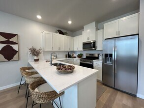 6588 SE Nasha St in Hillsboro, OR - Building Photo - Building Photo