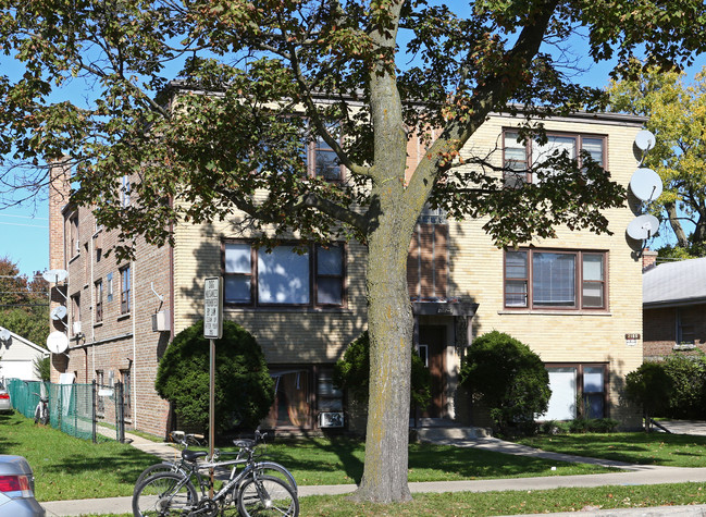 2103-2105 Howard St in Evanston, IL - Foto de edificio - Building Photo