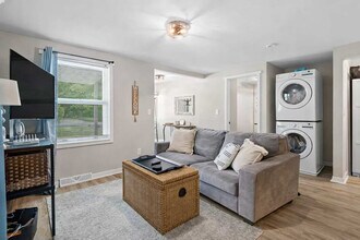 7525 Lake Rd E in Madison, OH - Building Photo - Building Photo