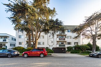 Toulon in Santa Monica, CA - Foto de edificio - Building Photo