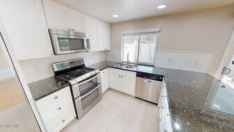 336 Green Moor Pl in Thousand Oaks, CA - Building Photo