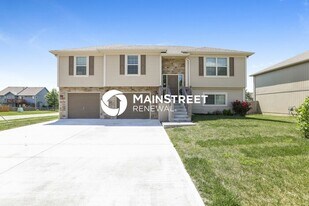 592 S Walnut St in Gardner, KS - Building Photo