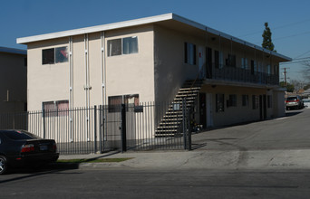 679 40th Pl in Los Angeles, CA - Building Photo - Building Photo