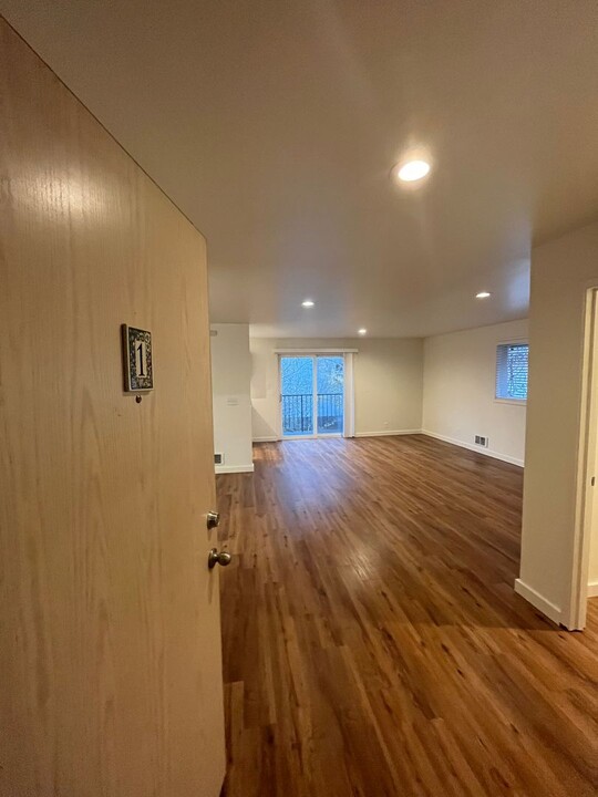2427 NW 63rd St-Unit -1 in Seattle, WA - Building Photo