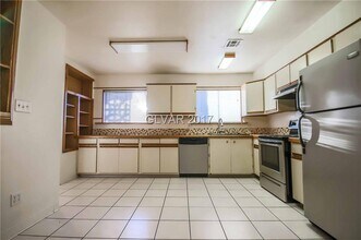 113 Woodley St in Las Vegas, NV - Building Photo - Building Photo