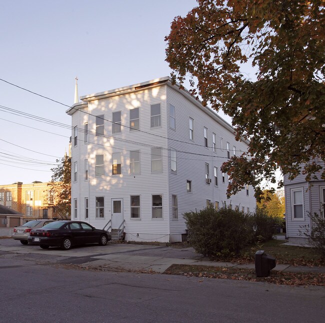 171 4th St in Leominster, MA - Foto de edificio - Building Photo