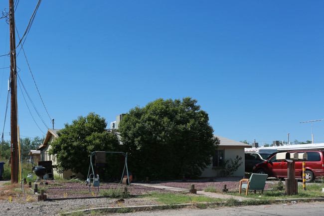 5836-5838 5842 E. 26th St in Tucson, AZ - Foto de edificio - Building Photo