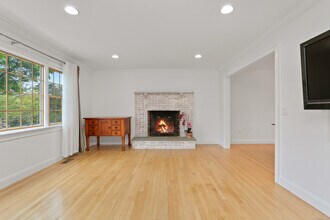 310 Main St in Westport, CT - Building Photo - Building Photo
