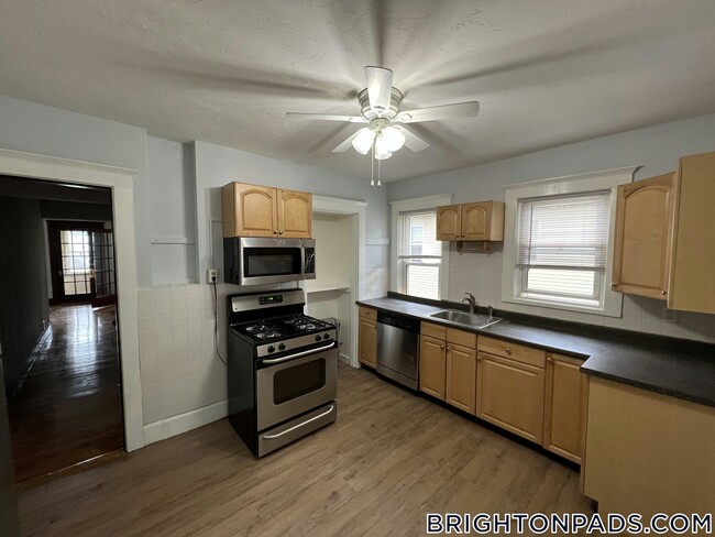 72 Nonantum St in Boston, MA - Building Photo - Building Photo
