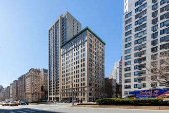 The Park 900 Condominium in New York, NY - Foto de edificio - Building Photo