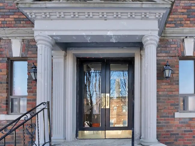 166 Eastbourne Ave in Toronto, ON - Building Photo - Building Photo