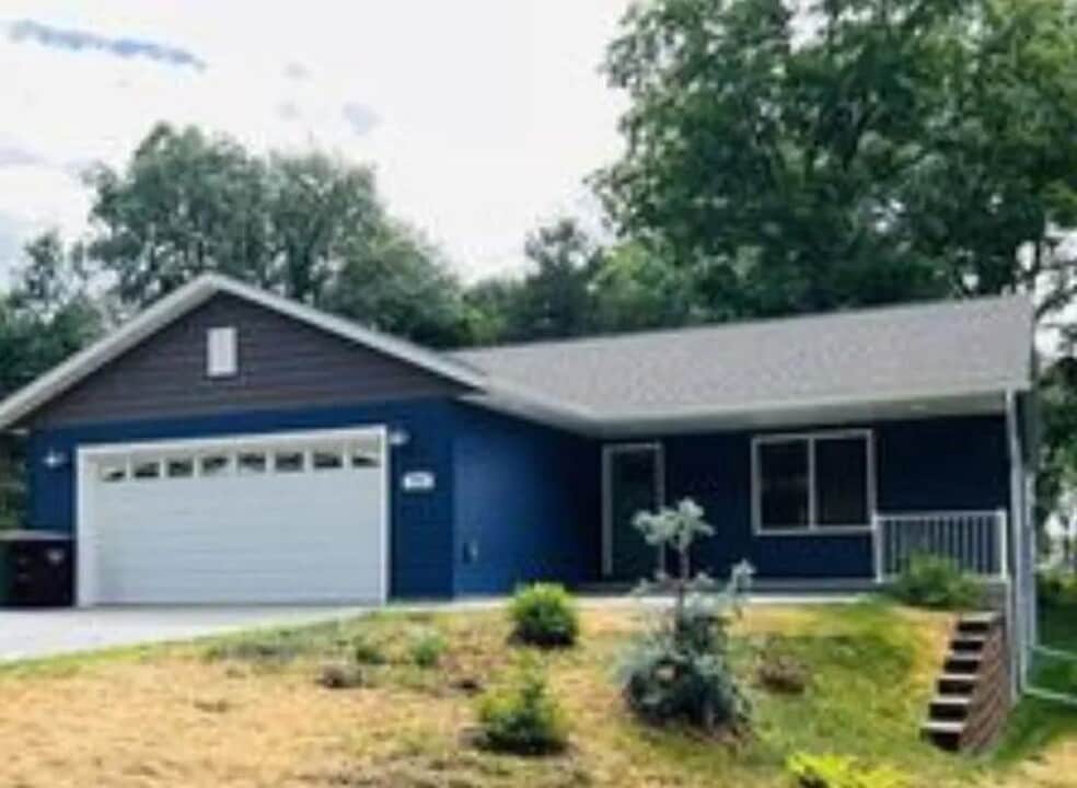 616 3rd St SW in Cannon Falls, MN - Building Photo