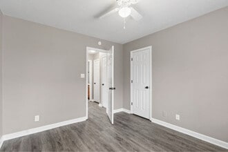 106 Darnell Pl in Clarksville, TN - Building Photo - Building Photo