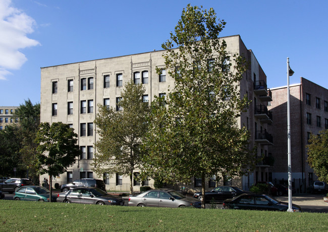 The Embassy Condominium in Washington, DC - Foto de edificio - Building Photo