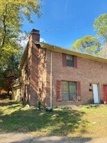 560 Woodland Hills Pl in Jackson, MS - Building Photo