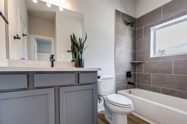 13131 Perennial Spgs Dr in Houston, TX - Foto de edificio - Building Photo