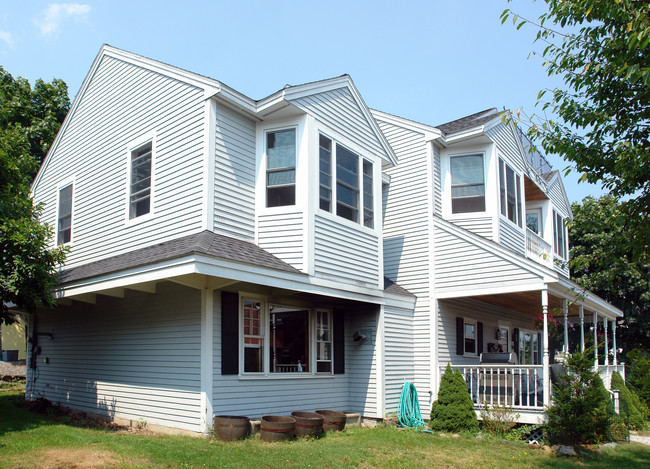 56 Rocky Neck Ave in Gloucester, MA - Building Photo - Building Photo