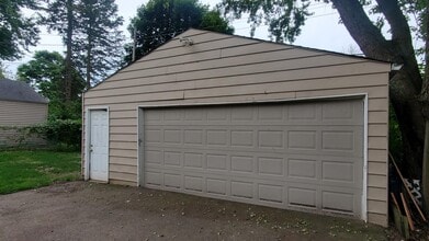 520 Burroughs Ave in Flint, MI - Building Photo - Building Photo