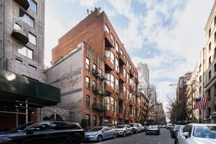 170 E 88th St in New York, NY - Building Photo