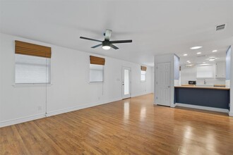 1111 Delano St in Austin, TX - Building Photo - Building Photo