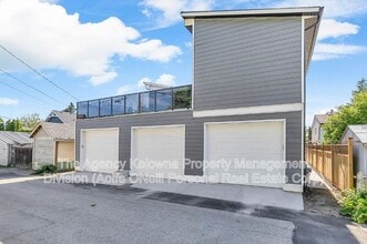 2163 Woodlawn St in Kelowna, BC - Building Photo - Building Photo