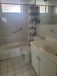 2920 Point E Dr in Aventura, FL - Building Photo - Building Photo