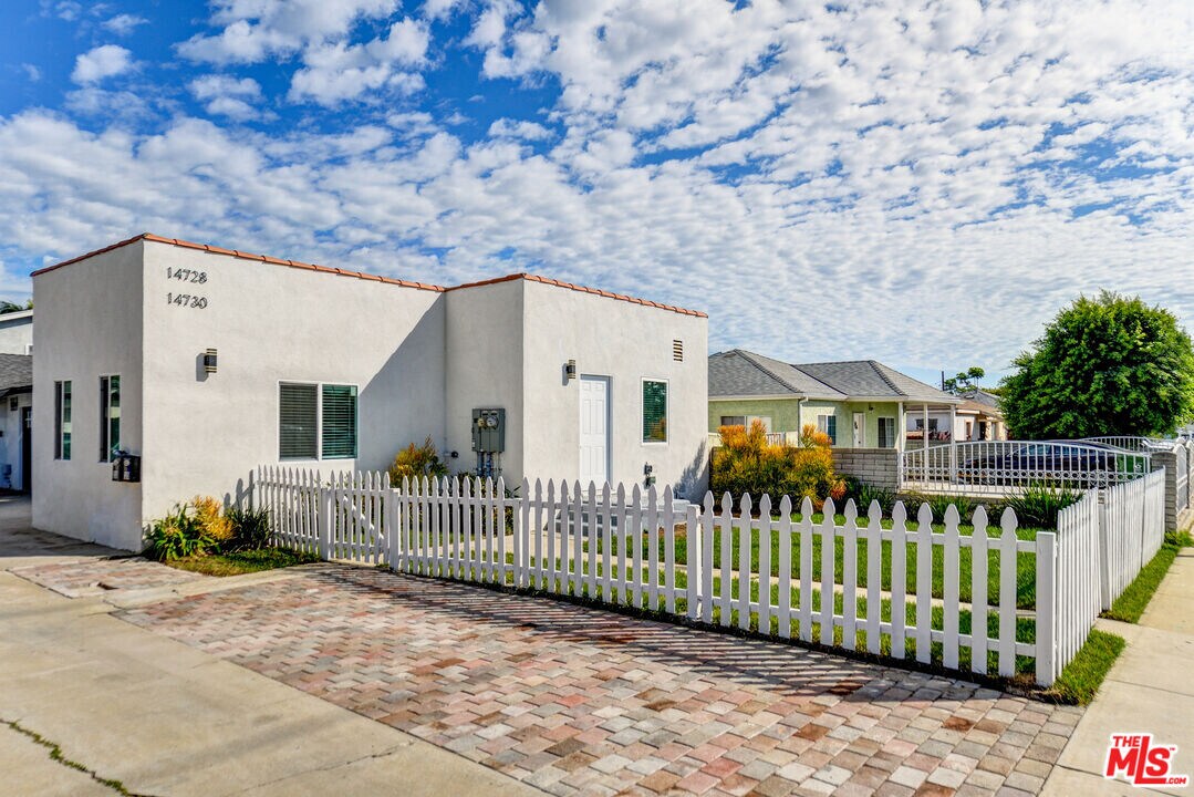 14730 Firmona Ave in Lawndale, CA - Building Photo