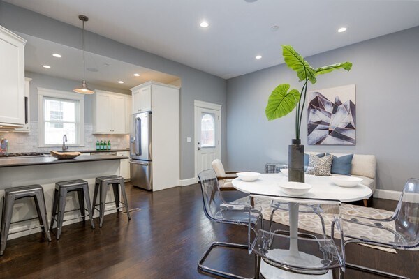 342 Dorchester St, Unit 1 in Boston, MA - Building Photo - Building Photo