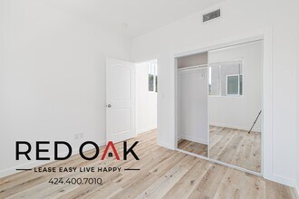 11956 1/2 Vanowen St in Los Angeles, CA - Building Photo - Building Photo