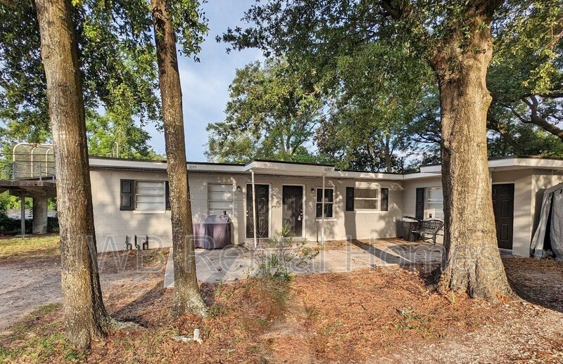 1057 Glencarin St in Jacksonville, FL - Building Photo