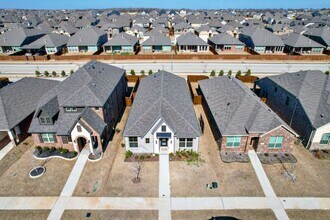 1121 Milfoil Dr in Justin, TX - Building Photo - Building Photo