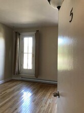 156 Circular St in Saratoga Springs, NY - Building Photo - Building Photo