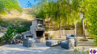 17833 Wildridge Ln in Santa Clarita, CA - Foto de edificio - Building Photo