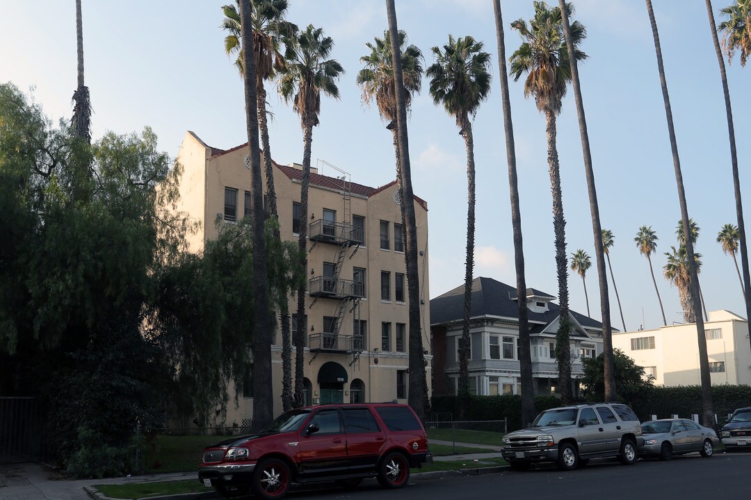 1519 S Manhattan Pl in Los Angeles, CA - Building Photo