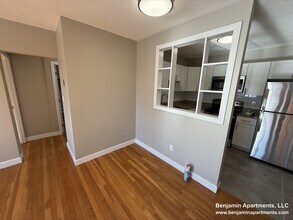 274 Grove St, Unit 1 in Auburndale, MA - Building Photo - Building Photo