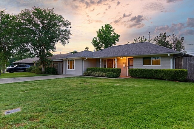 property at 2210 Nina Lee Ln