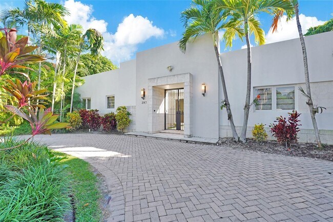 397 Harbor Ct in Key Biscayne, FL - Building Photo - Building Photo