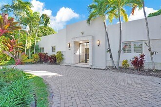 397 Harbor Ct in Key Biscayne, FL - Foto de edificio - Building Photo