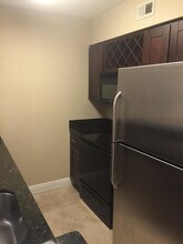 2831 N Oakland Forest Dr in Oakland Park, FL - Building Photo - Building Photo