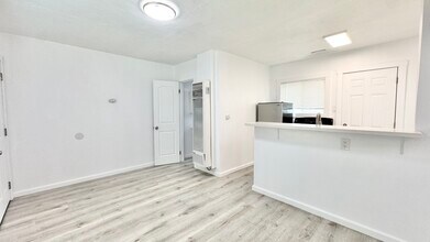 536 W 48th St in Los Angeles, CA - Building Photo - Building Photo
